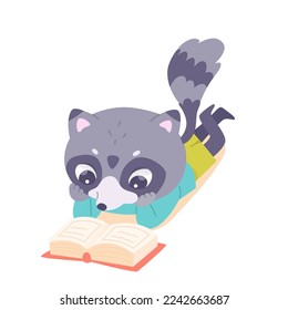 Cute mapache leyendo ilustración vectorial de libro de papel abierto. Caricatura aislada de feliz personaje de animal inteligente tumbado en el suelo con literatura para leer y estudiar, divertidos estudiantes de bosque y aprendizaje de orugas