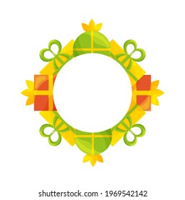 Runde Rahmenschablone mit bunten Geschenkschachteln mit Bändern und Bögen. Weißer Hintergrund. Flaches Beispiel.