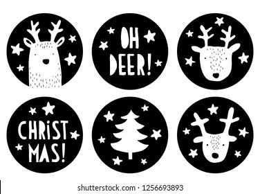 Etiquetas de vectores de Navidad con formas redondeadas.Diseño infantil sencillo en blanco y negro.Ilustración con estilo escandinavo.Decretos blancos, estrellas, árbol de Navidad y texto manuscrito.Círculos negros aislados en blanco.