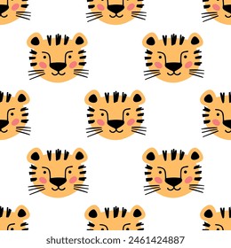 Lindo patrón escandinavo sin fisuras con pequeño bozal de tigre en estilo doodle. Ilustración vectorial de dibujos animados cabeza de tigre. Fondo blanco.