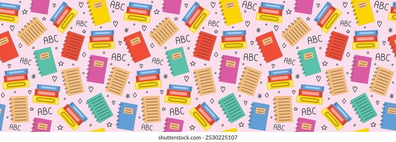 Fondo lindo de la escuela con libros y cuadernos dibujados a mano. Diseño de patrón sin fisuras. Anuncio. Ilustración vectorial
