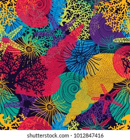 Cute seamless pattern with algae, corals and seashells.