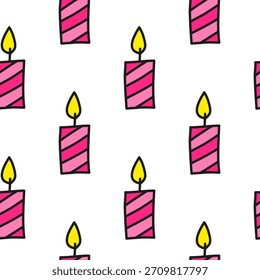 Lindo patrón sin fisuras con velas a rayas doodle sobre fondo blanco.