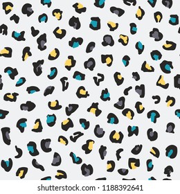Cute seamless pattern with leopard skin