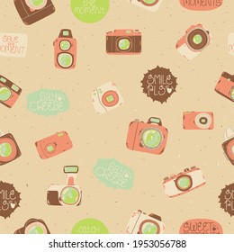 Nahtloses Muster mit Fotokamera im Cartoons-Stil. Hintergrund mit Retro-, DSLR-, Instant- und Digitalkameras in flachem Design. Vektor-Endloshintergrund mit süßen, handgezeichnet Kameras. 