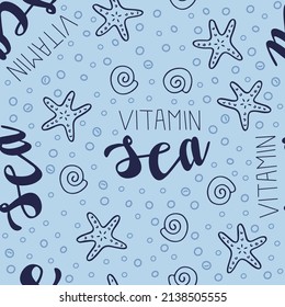 Patrón perfecto con letras de la mano del mar de vitamina y estrellas del doodle y conchas de color azul a la moda.  