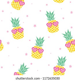 Cute seamless print with pineapples