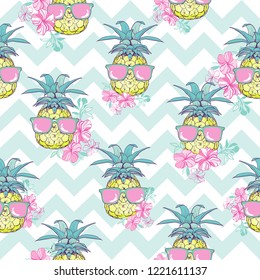 Cute seamless print with pineapples