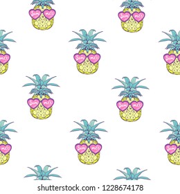 Cute seamless print with pineapples