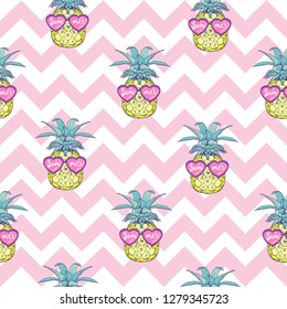 Cute seamless print with pineapples