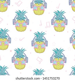 Cute seamless print with pineapples