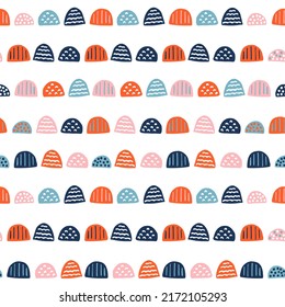 Semircírculos cortos alineados con un patrón de repetición sin fisuras. Formas redondeadas abstractas verticales, vectoriales, como franjas por toda la superficie impresa sobre fondo blanco.