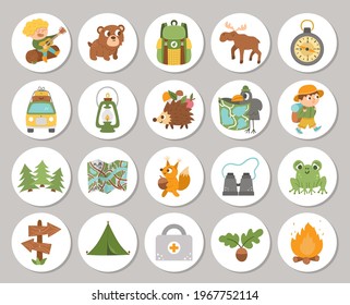 Juego de cartas redondas de los campos de verano con lindos animales del bosque, elementos de campamento y niños. Colección de iconos de resaltado de viaje activo vectorial. Vacaciones o diseño turístico local para etiquetas, medios sociales
