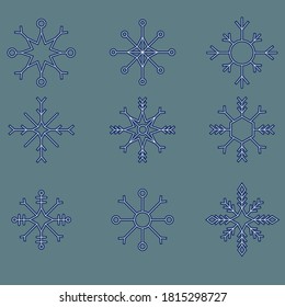 Cute Schneeflocken-Kollektion einzeln auf dunklem Hintergrund. Flachschneesymbole, Schneeflocken Silhouette. Schönes Element für Weihnachtsbanner, Karten. Neujahrsschmuck. Organisches geometrisches Schneeflocken-Set.