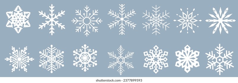 Colección de copos de nieve finos aislados en fondo azul. Un buen elemento para carteles de Navidad, tarjetas. Conjunto de copos de nieve orgánicos y geométricos. EPS 10.