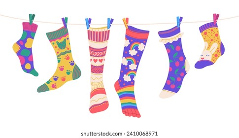 Calcetines cortos sobre una cuerda con abrazos de tela de colores. Secar un algodón o calcetines de rodilla de lana, colgarlos con pinzas de tela. Calzado divertido para bebés con arco iris, conejo, gatito, patrones de corazones ilustración vectorial