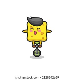 El lindo personaje de la esponja está montando una bicicleta de circo, diseño de estilo lindo para camiseta, pegatina, elemento logo