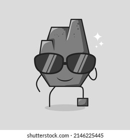 tira cómica de piedra linda con expresión de sonrisa. anteojos negros, una pierna levantada y una mano sosteniendo gafas. adecuado para logotipos, iconos, símbolos o mascotas. gris