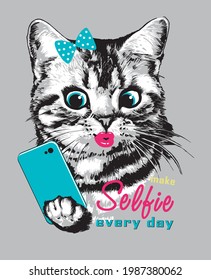 Un gatito a rayas con un smartphone selfie. Ilustración vectorial. Imprimir para camiseta.