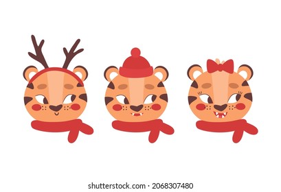 Trio de tigres con pañuelos