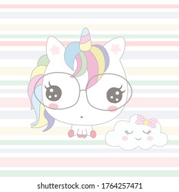 Unicornio lindo con una nube linda en el fondo del arco iris.