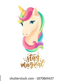 La cara de unicornio en forma plana con letras a mano permanece mágica. Ilustración vectorial de dibujos animados.
