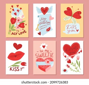 Bonitas tarjetas de San Valentín. Postales románticas de saludo. Me encantan los símbolos de celebración de fiestas. Amantes de las parejas. Besando labios y letras. Mariposa y dulces. Corazas vectoras y