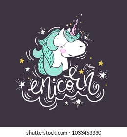Lindo Vector un retrato de un unicornio. Personaje romántico mágico rodeado de estrellas para pegatina, insignia de parche, tarjeta, camiseta y diseño divertido de los niños.