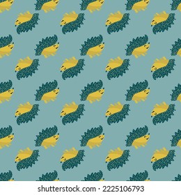 Espiral vectorial cúpula, espinoso, hedgehog fondo de patrón sin fisuras. Fondo diagonal de los erizos de Kawaii. Coloridas y divertidas caricaturas de animales del bosque sobre azul y amarillo. Criaturas adorables para los niños