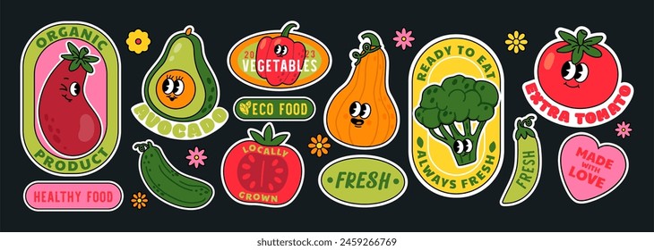 Pegatina vegetal linda. Dibujos animados retro vegetales caracteres etiquetas. Insignia de la comida del supermercado de moda, emblemas promocionales del mercado con tomate, berenjena, producto orgánico. Juego de Vectores. Cara sonriente