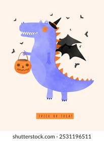 Dinosaurio violeta lindo con las alas del murciélago, sosteniendo la cesta de la cara de la calabaza. Truco o trato. Tarjeta de Vector de Halloween dibujado a mano encantadora. Dragón Dibujado A Mano En Sombrero De Bruja Y Murciélagos Volando Sobre Él. RGB.