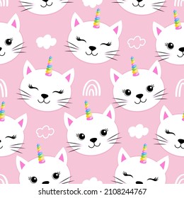 Caras de gato blanco lindo con cuerdas de unicornio - doodle divertido, patrón sin costura. máscara para dormir, estrellas, corazones. Fondo de dibujos animados, textura para las sábanas, pijamas.