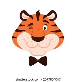 Cabeza de tigre de guiño suave aislada sobre fondo blanco. Caricatura a rayas de color feliz retrato de personaje animal. Adorable imagen de vector facial de color naranja plano y plano.