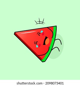 süße Wtermelon Slice Charakter mit Lächeln und fröhlichen Ausdruck, legen Sie sich, enge Augen und Tränen. grün und rot. geeignet für Emotionen, Logo, Maskottchen und Ikone
