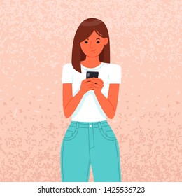 Una joven educada usa un smartphone. La chica sostiene un gadget. Pasatiempo en las redes sociales.adicción a Internet. Ilustración del vector en estilo plano