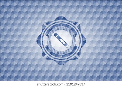 cutter icon inside blue polygonal badge.
