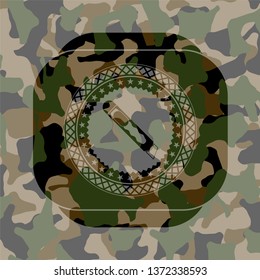 cutter icon on camo pattern