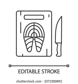 Cutting board with fish steak and knife linear icon. Thin line illustration. Salmon steak. Contour symbol. Vector isolated outline drawing. Editable stroke