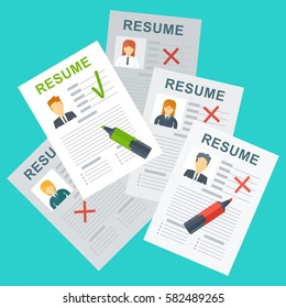 Cv writing. Recruiters man chooses to work. 