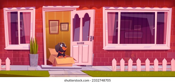 El perro Dachshund se sienta en una caja cerca de la caricatura de la puerta delantera de la casa. Una mascota espera cerca de la entrada de la cabaña, bienvenida y sonrisa. Exterior rojo suburbano con cerca, hierba verde, ventana y porche.