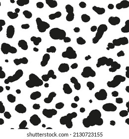 Dalmatian coloration seamless pattern. Black abstract organic blobs on white background. Black dalmatian spots on a white backdrop. Animal print. Vector hand drawn illustration. svg
