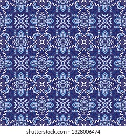 Damask seamless classic pattern. Vintage Baroque delicate vector background. Classic damask ornament for wallpapers, textile, fabric, wrapping, wedding invitation