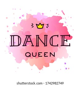 
Reina de la danza. Composición manuscrita de las letras decorada con una corona sobre un fondo acuarela. Se puede usar para imprimir camisetas, afiches o tarjetas. Vector 10 EPS.