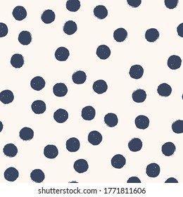 La polka azul oscuro se inclina en un fondo beige claro. Diseño de vectores para textiles, fondos, ropa, papel de embalaje, sitios web y papel tapiz. Ilustración de moda sin fisuras.