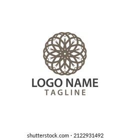 logotipo marrón oscuro en fondo blanco