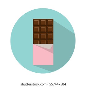 Ícone da barra de chocolate escuro. Estilo plano mínimo. Ilustração doce. Isolado em um fundo azul. Vetor.