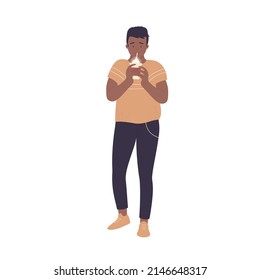 Cuello oscuro lindo chico tomando bebida helada de café. Adolescente en pie bebiendo de beber de la ilustración vectorial de la caricatura