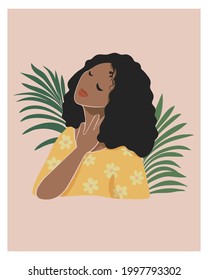 Ropa oscura adorable retrato de una joven. Chica linda con un vestido amarillo y los ojos cerrados. Fondo de hojas de palma. Afiche de la moda de la moda en la pared en boho de colores pastel. Ilustración plana vectorial de material.