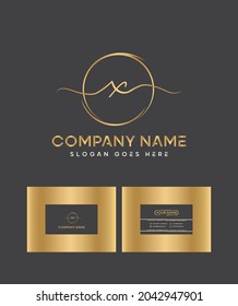 Un logotipo X de tipo de letra manuscrita deslumbrante e intemporal y una plantilla de tarjeta de visita