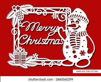 Marco decorativo con un muñeco de nieve gracioso y el texto Feliz Navidad. El borde cuadrado está decorado con ramas de árboles de Navidad, caja de regalo, rizos serpentinos, cono de pino, copos de nieve. Diseño para corte láser